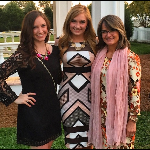 Fun patterned dress - Picture 3 of 3